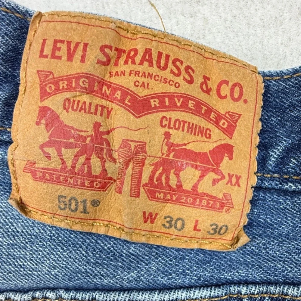 Levi's 501 Original Fit Mens Jeans W30 L30 Medium Wash Blue‎ Button Fly Denim
